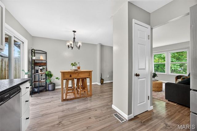 6 Oak Forest Drive, St Peters, MO 63376