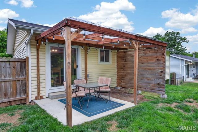 6 Oak Forest Drive, St Peters, MO 63376