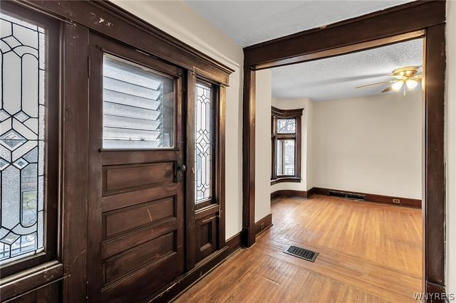 42 Linden Park, Buffalo, NY 14208