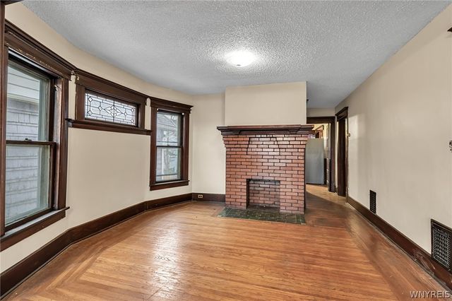 42 Linden Park, Buffalo, NY 14208