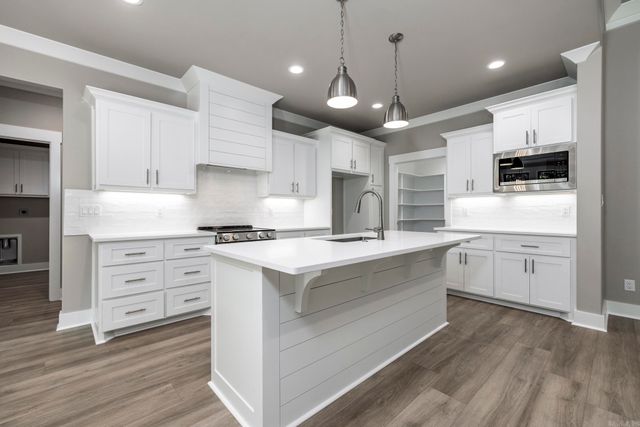 56 Biarritz Way, Hot Springs Village, AR 71909