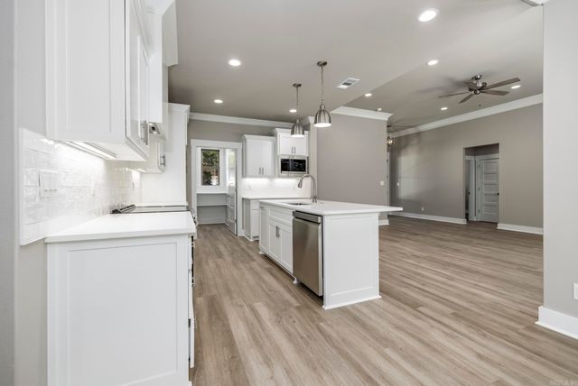 56 Biarritz Way, Hot Springs Village, AR 71909