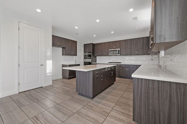 4411 S Ernest Street, Visalia, CA 93277