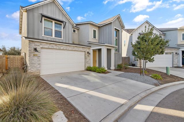 4411 S Ernest Street, Visalia, CA 93277