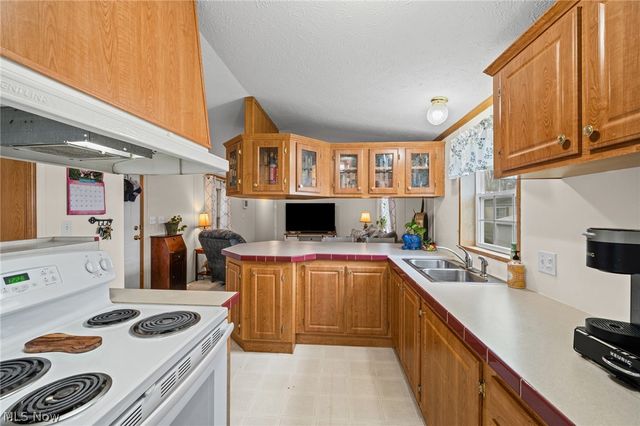 19 Brookins Drive, Olmsted Falls, OH 44138