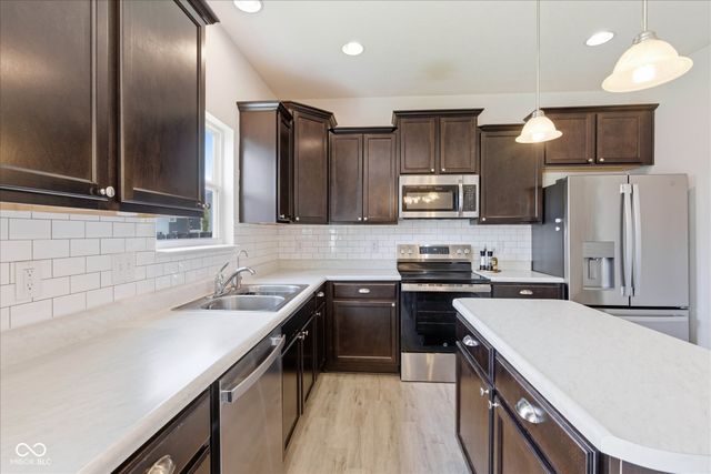 595 N Wyndstone Way, Fortville, IN 46040