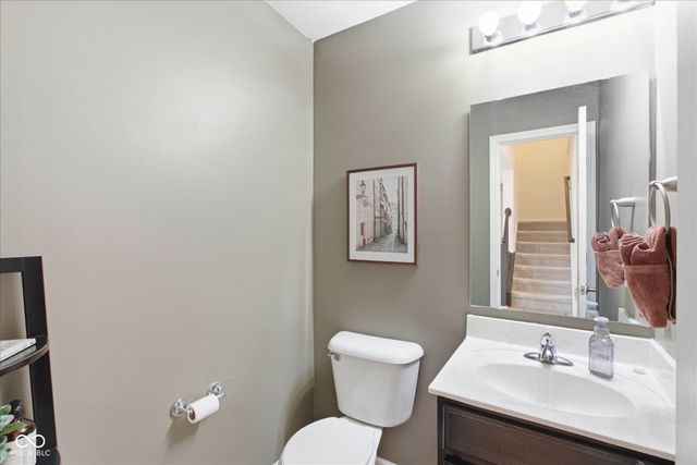 595 N Wyndstone Way, Fortville, IN 46040