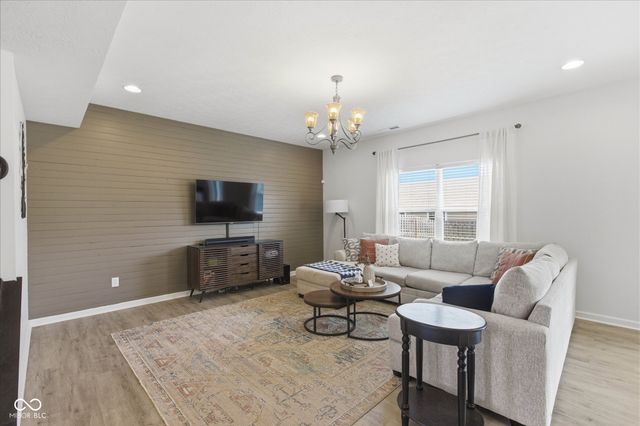 595 N Wyndstone Way, Fortville, IN 46040