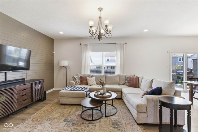 595 N Wyndstone Way, Fortville, IN 46040