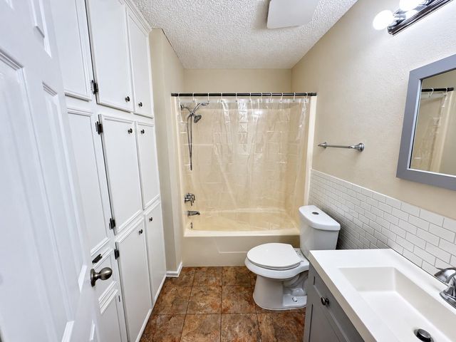 3130 Balzar Drive, Dickinson, TX 77539