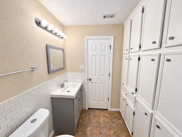 3130 Balzar Drive, Dickinson, TX 77539