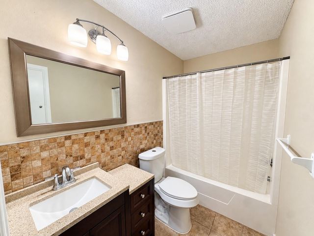 3130 Balzar Drive, Dickinson, TX 77539
