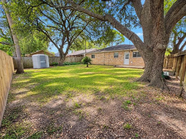 3130 Balzar Drive, Dickinson, TX 77539