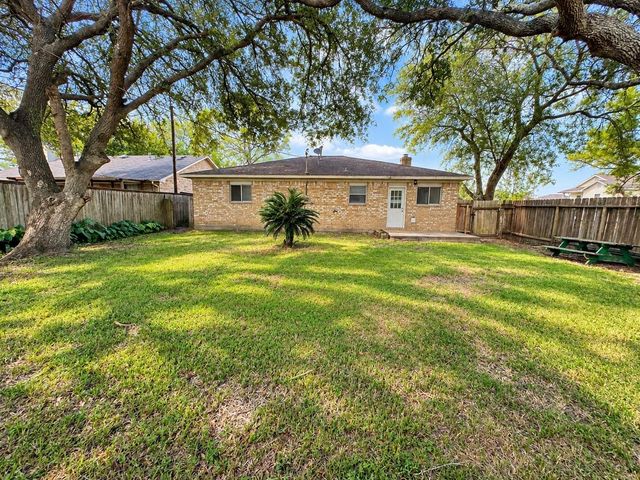 3130 Balzar Drive, Dickinson, TX 77539