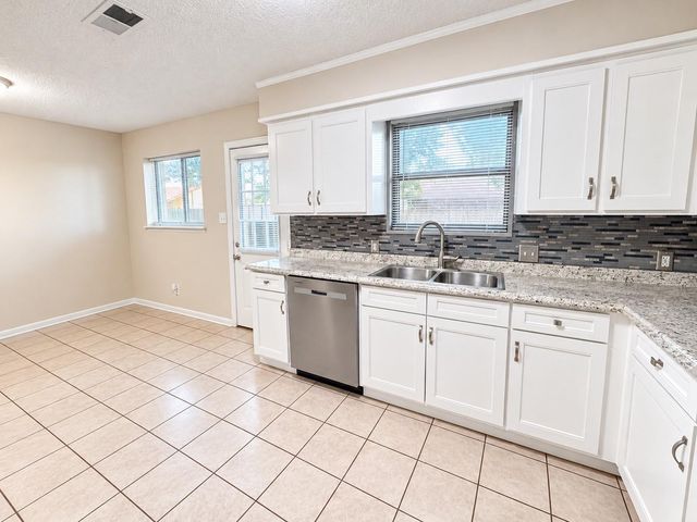 3130 Balzar Drive, Dickinson, TX 77539