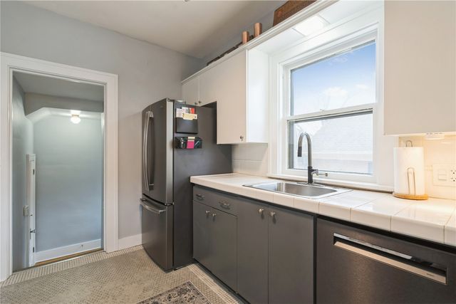 2335 Blake Blvd SE, Cedar Rapids, IA 52403