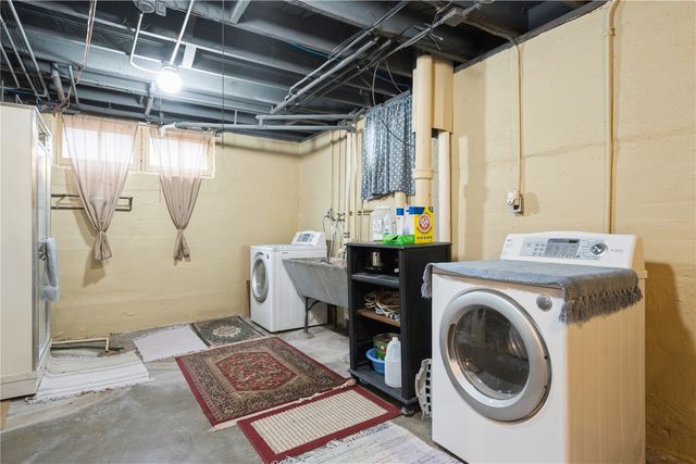 2335 Blake Blvd SE, Cedar Rapids, IA 52403