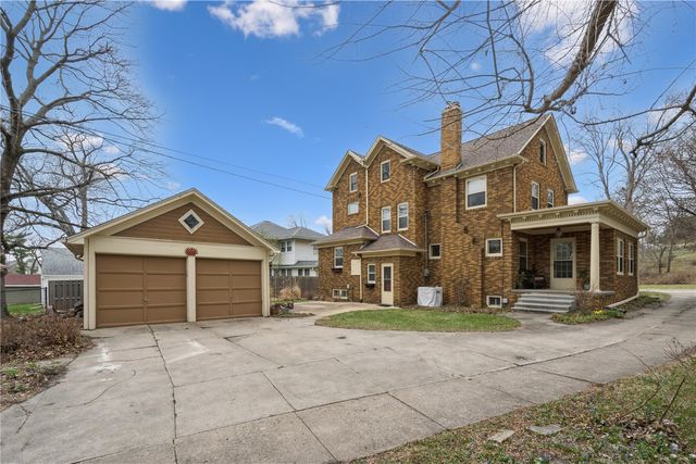 2335 Blake Blvd SE, Cedar Rapids, IA 52403