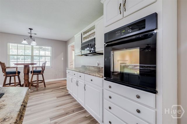 108 Bradford Drive, Bloomingdale, GA 31302