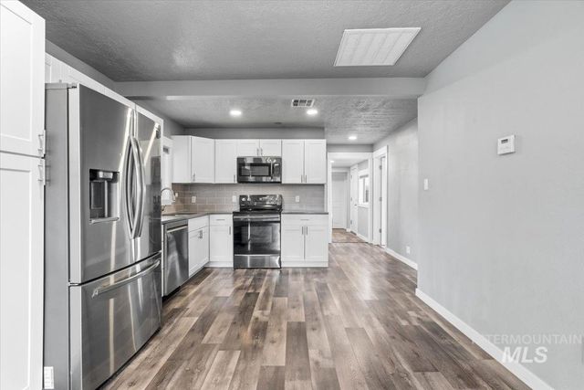 3029 N Maple Grove Rd, Boise, ID 83704