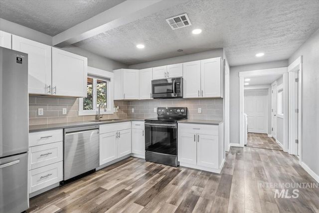 3029 N Maple Grove Rd, Boise, ID 83704