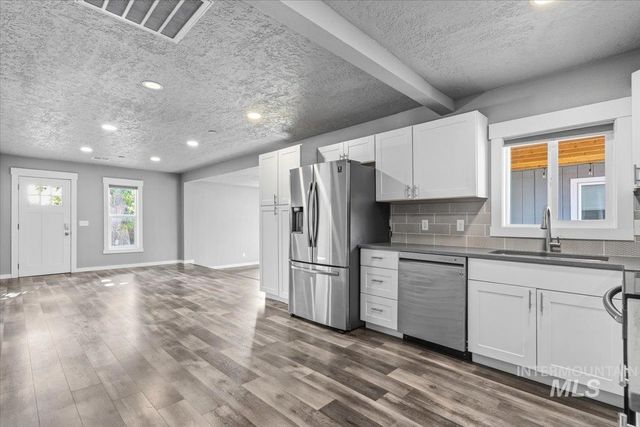 3029 N Maple Grove Rd, Boise, ID 83704
