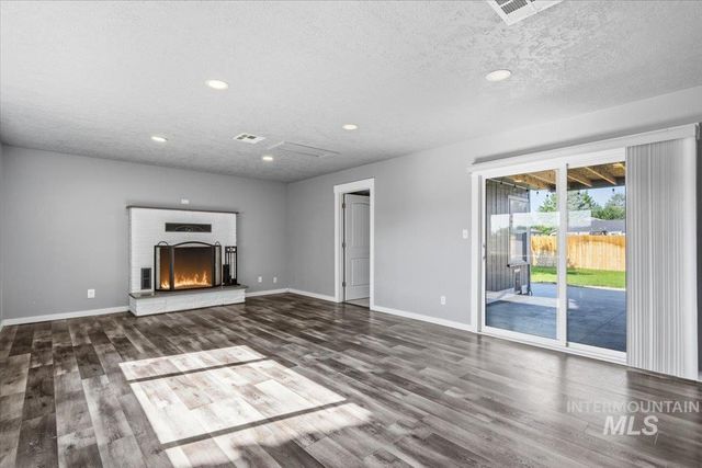 3029 N Maple Grove Rd, Boise, ID 83704