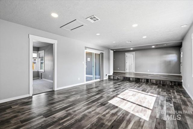 3029 N Maple Grove Rd, Boise, ID 83704