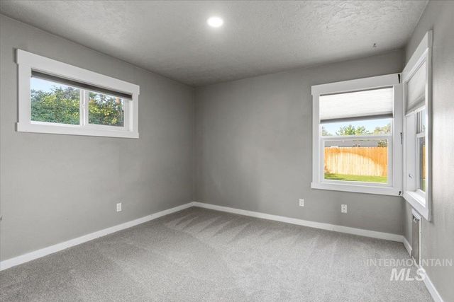 3029 N Maple Grove Rd, Boise, ID 83704
