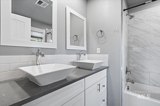 3029 N Maple Grove Rd, Boise, ID 83704