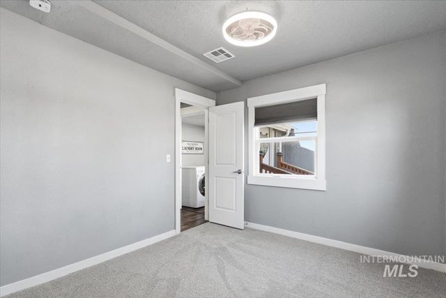 3029 N Maple Grove Rd, Boise, ID 83704