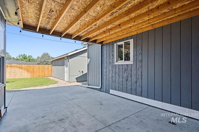 3029 N Maple Grove Rd, Boise, ID 83704