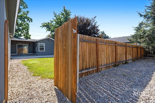 3029 N Maple Grove Rd, Boise, ID 83704