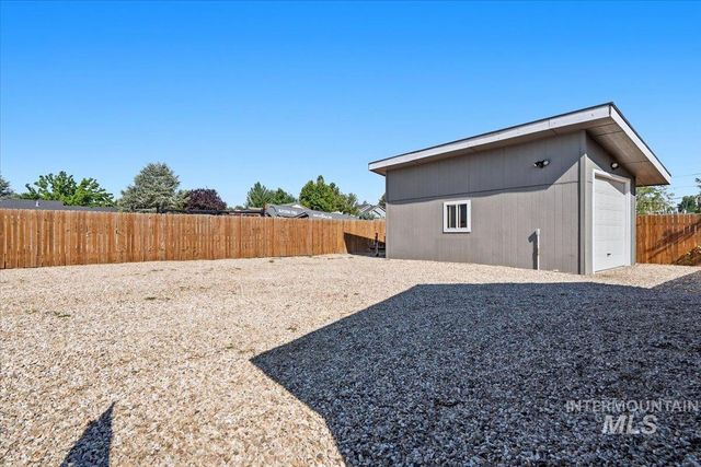 3029 N Maple Grove Rd, Boise, ID 83704