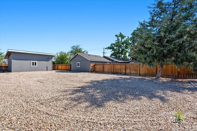 3029 N Maple Grove Rd, Boise, ID 83704