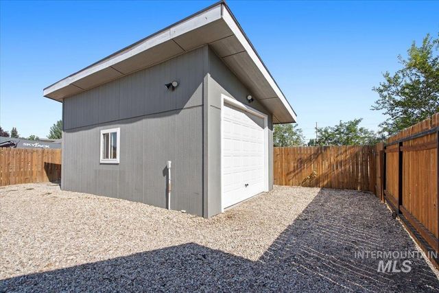 3029 N Maple Grove Rd, Boise, ID 83704