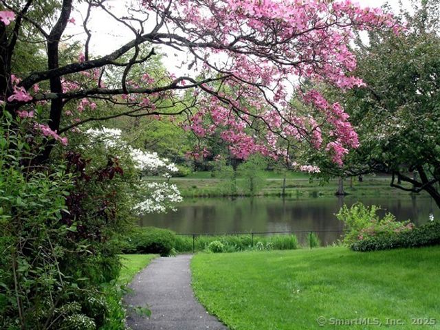 27 Heritage Village B, Southbury, CT 06488