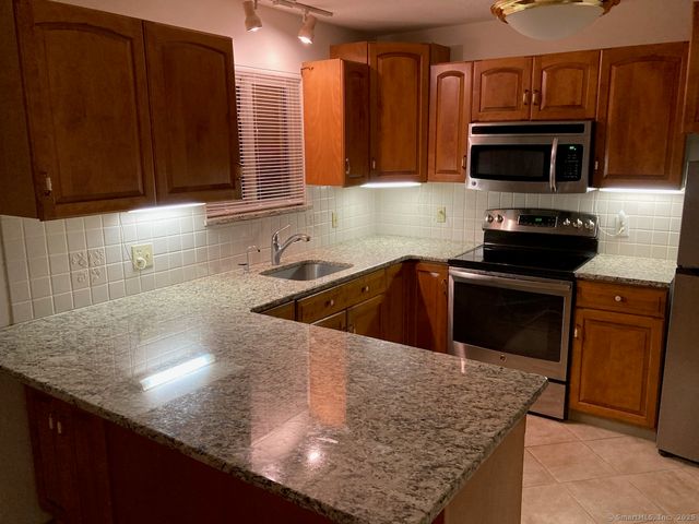 27 Heritage Village B, Southbury, CT 06488