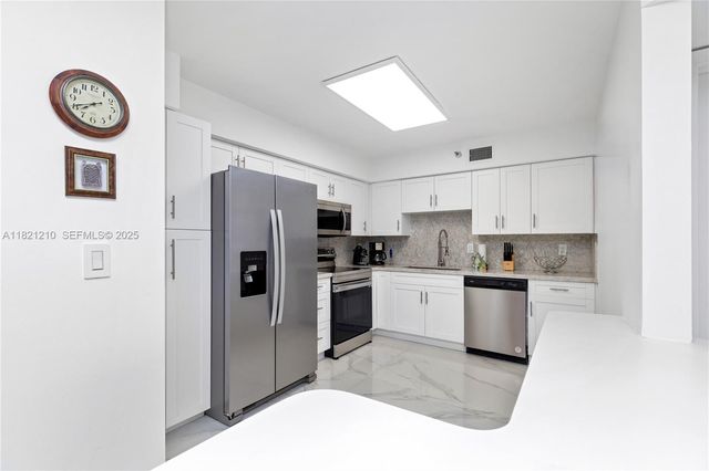3530 Mystic Pointe Drive 2108, Aventura, FL 33180
