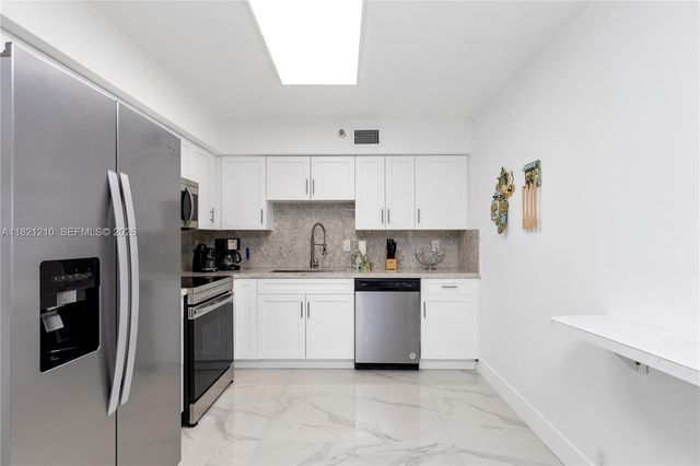 3530 Mystic Pointe Drive 2108, Aventura, FL 33180
