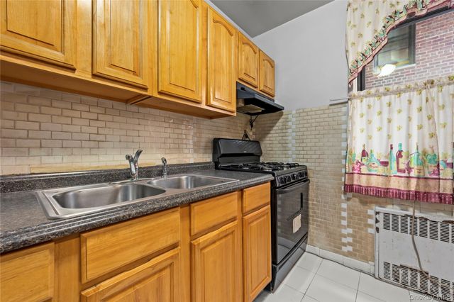 84-31 Van Wyck Expressway 3C, Jamaica, NY 11435