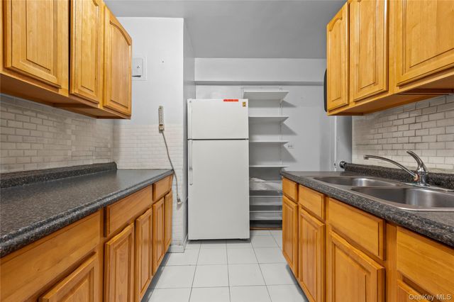 84-31 Van Wyck Expressway 3C, Jamaica, NY 11435