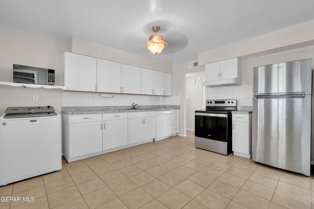 321 CRESTMONT Drive, El Paso, TX 79912