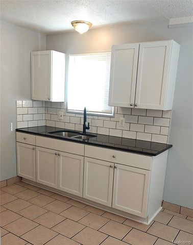 26118 Superior Road, Taylor, MI 48180