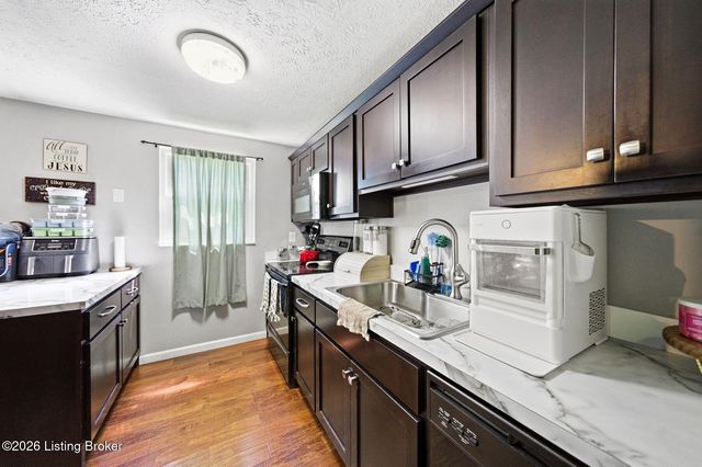 8217 Sealston Dr, Louisville, KY 40228