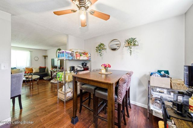 8217 Sealston Dr, Louisville, KY 40228