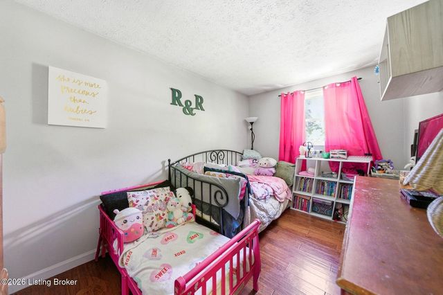8217 Sealston Dr, Louisville, KY 40228