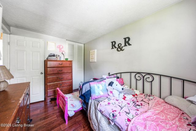 8217 Sealston Dr, Louisville, KY 40228