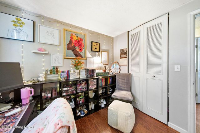 8217 Sealston Dr, Louisville, KY 40228