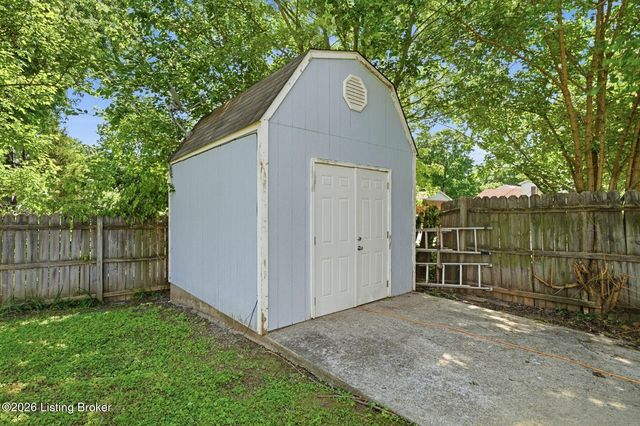 8217 Sealston Dr, Louisville, KY 40228